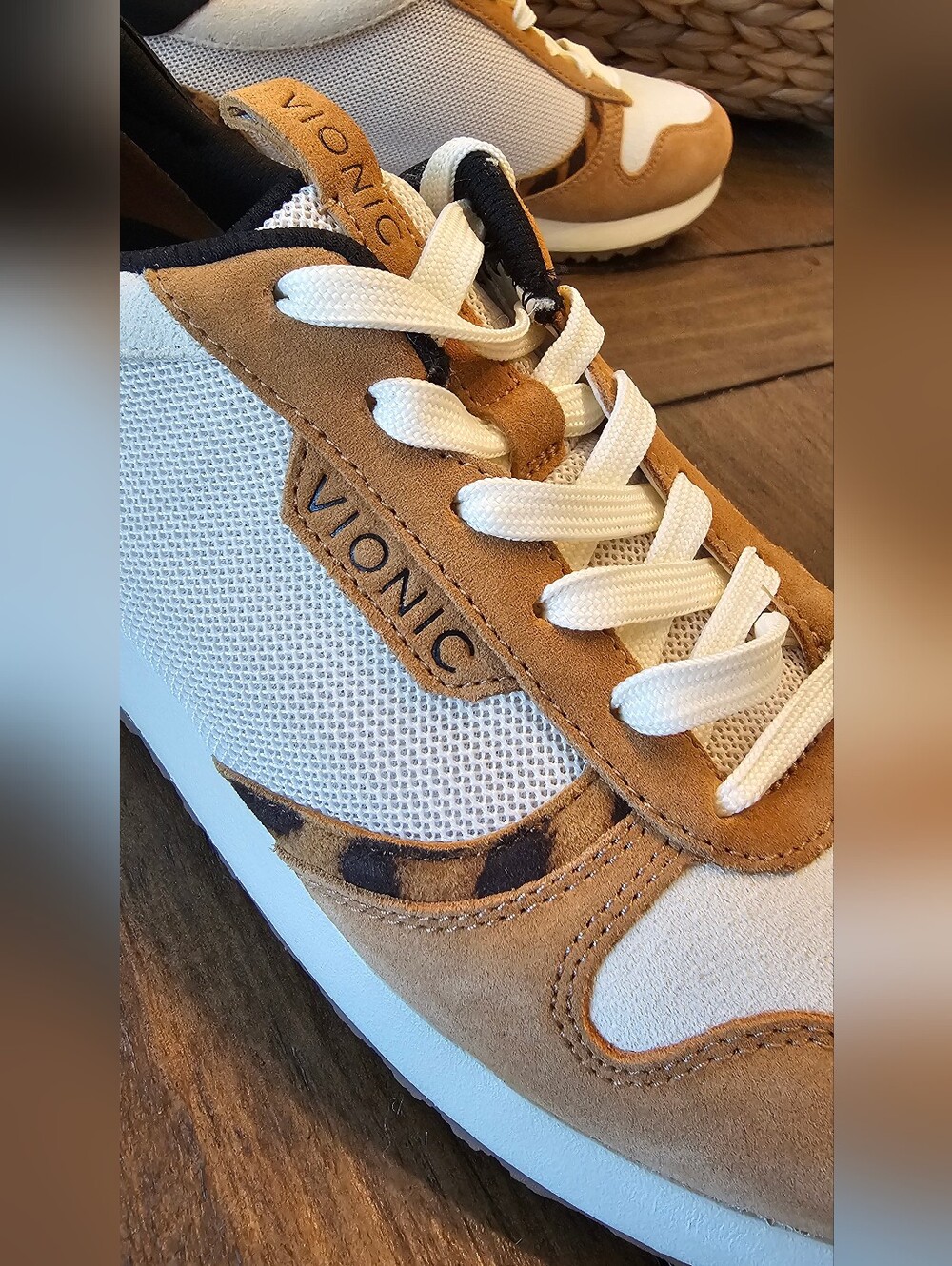 Vionic Women's Orthopedic Tan White Lace-Up Sneakers Women's Sz 8.5 - Picture 5 of 12